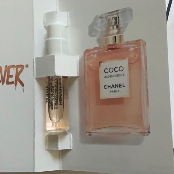 Chanel COCO FOREVER TRAVEL CHARM - Picture 4 of 5